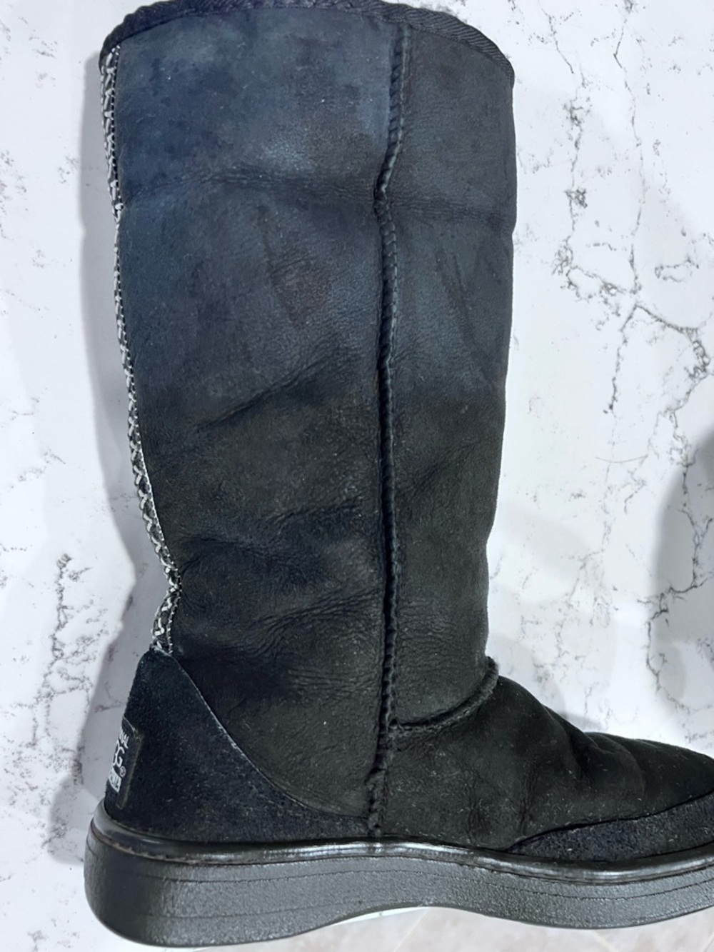 UGG SHEEPSKIN AND SUEDE BOOTS - Picture 13 of 14